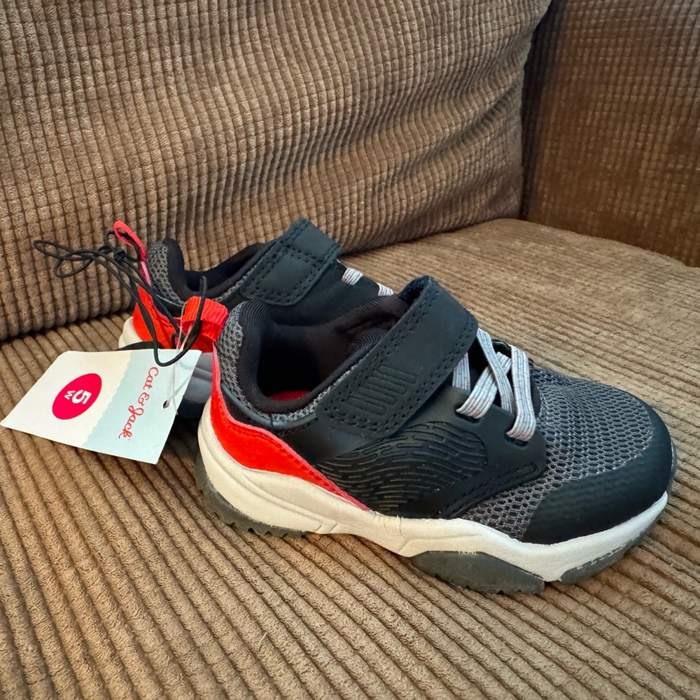 toddler boys size 5w Kids Black and Red Sneakers